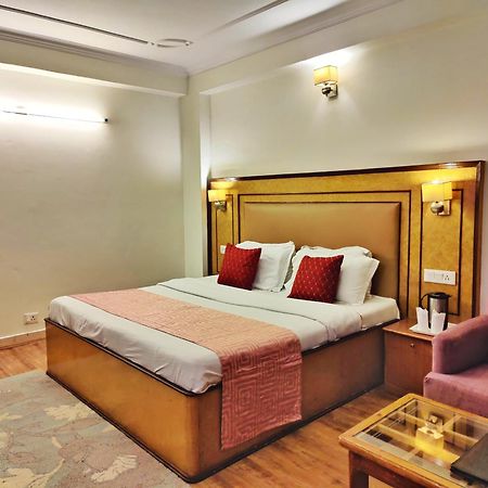 Surya International Hotel Manali Near Mall Road Bagian luar foto