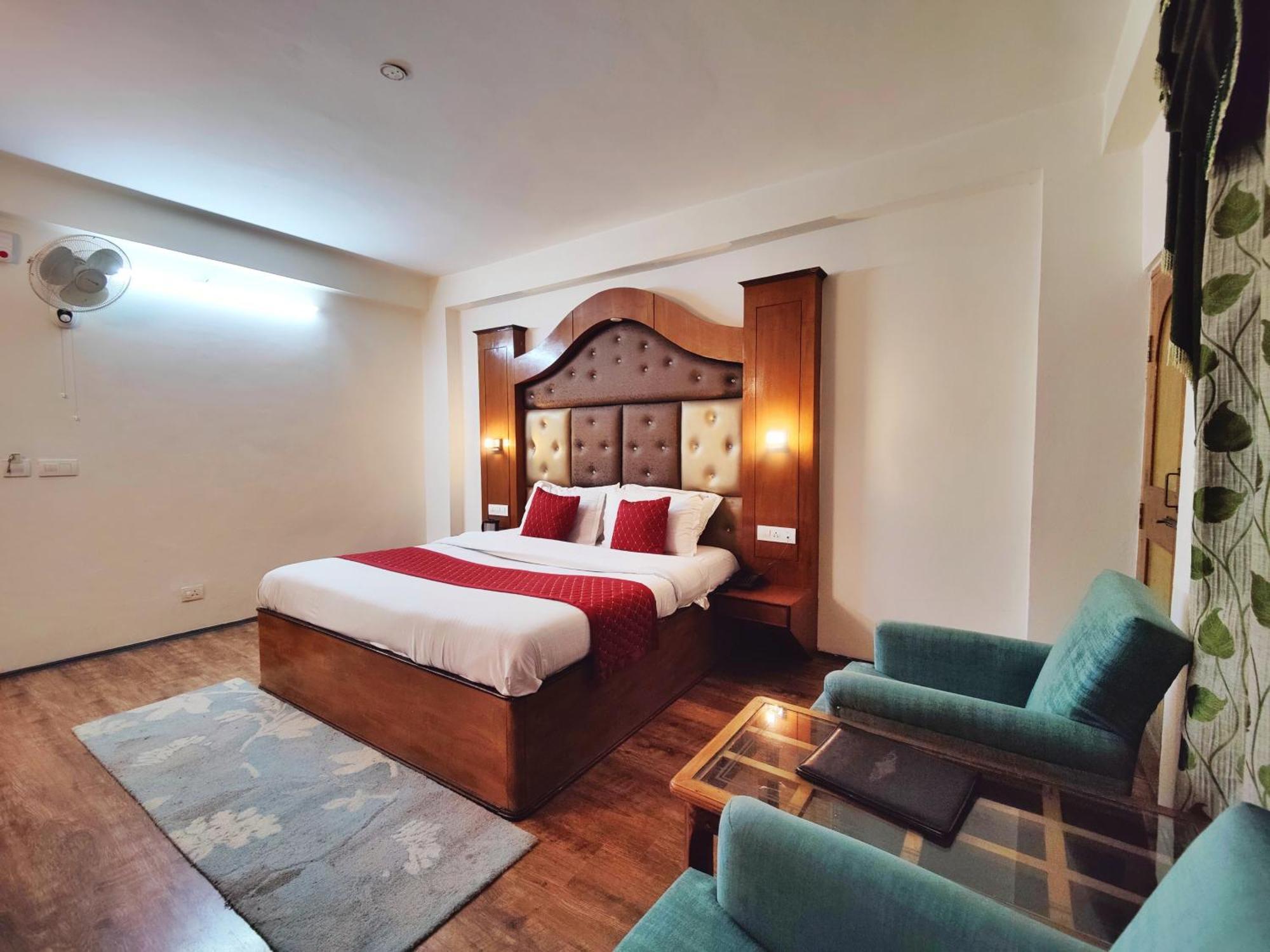 Surya International Hotel Manali Near Mall Road Bagian luar foto