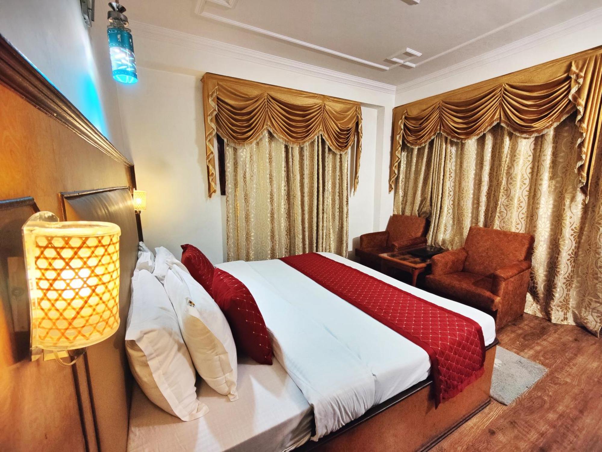 Surya International Hotel Manali Near Mall Road Bagian luar foto