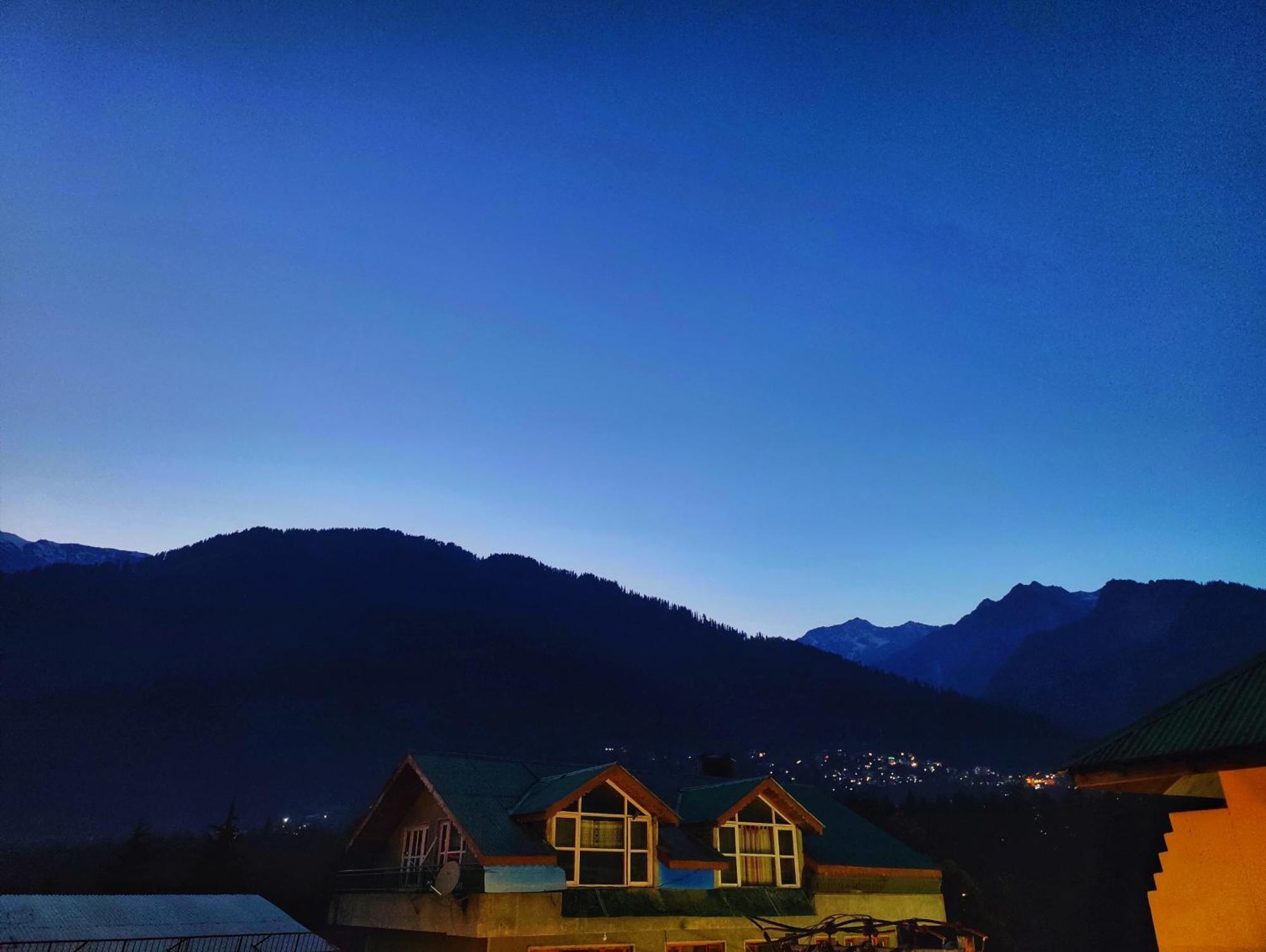 Surya International Hotel Manali Near Mall Road Bagian luar foto