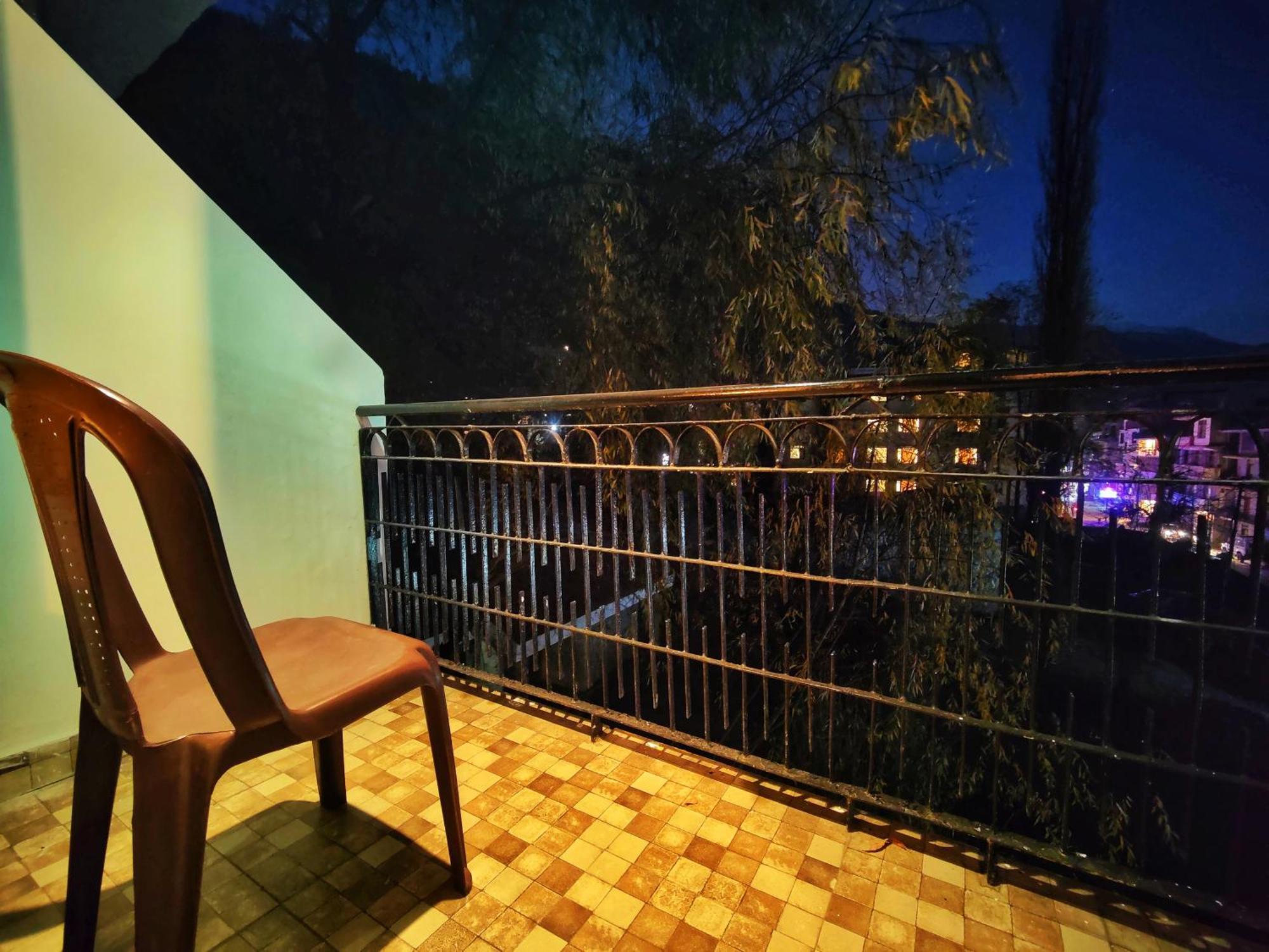 Surya International Hotel Manali Near Mall Road Bagian luar foto