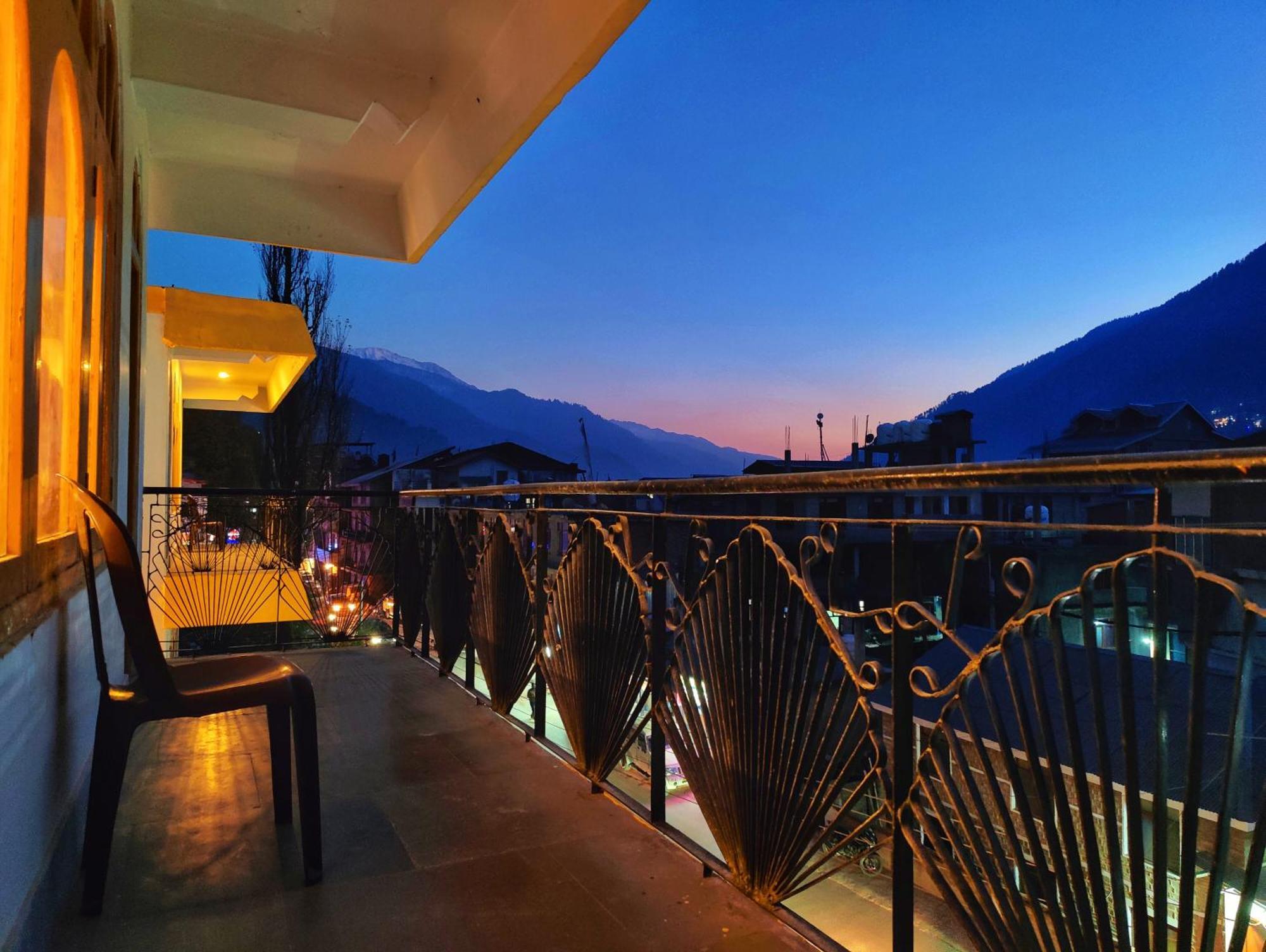 Surya International Hotel Manali Near Mall Road Bagian luar foto