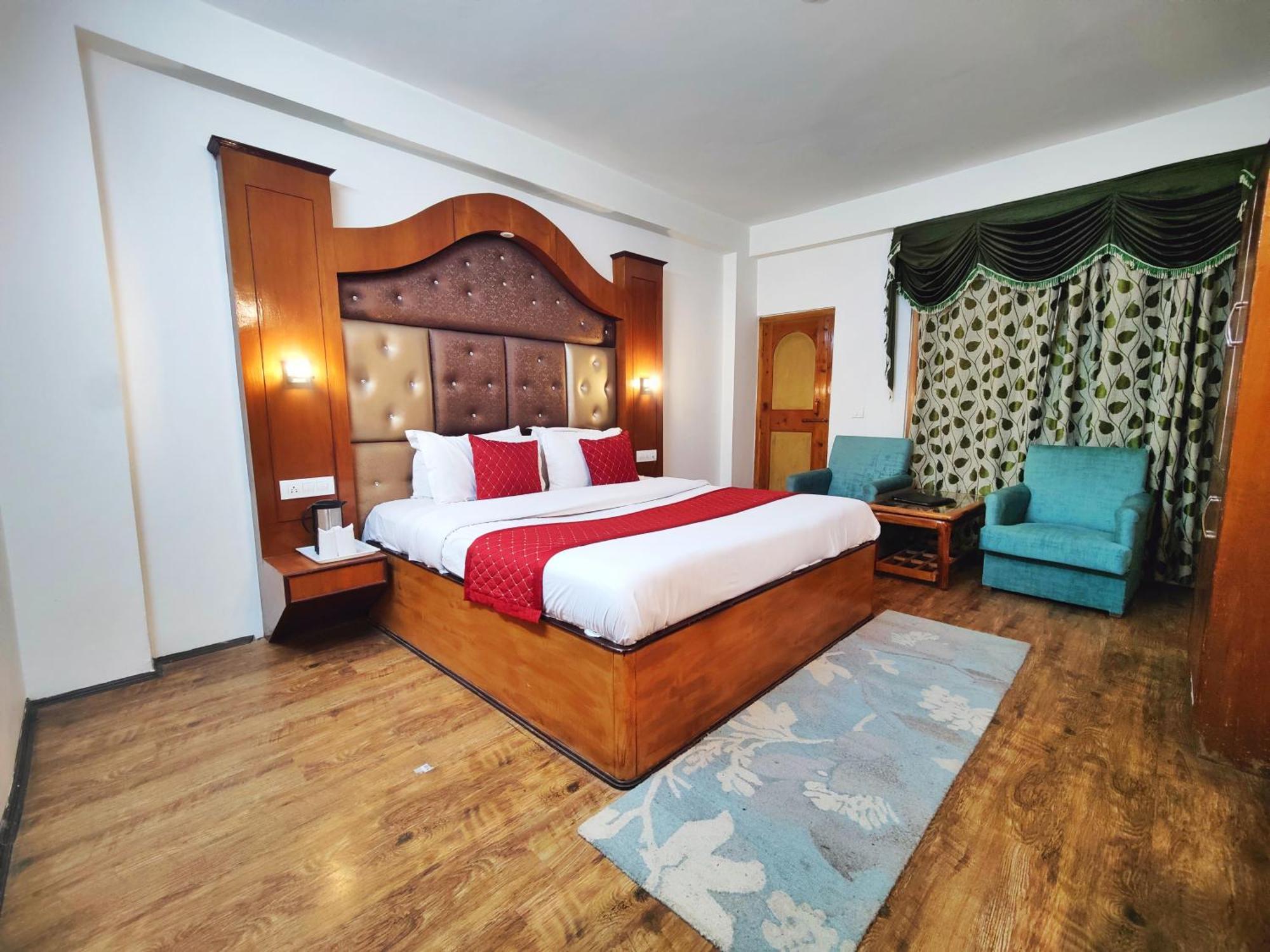 Surya International Hotel Manali Near Mall Road Bagian luar foto