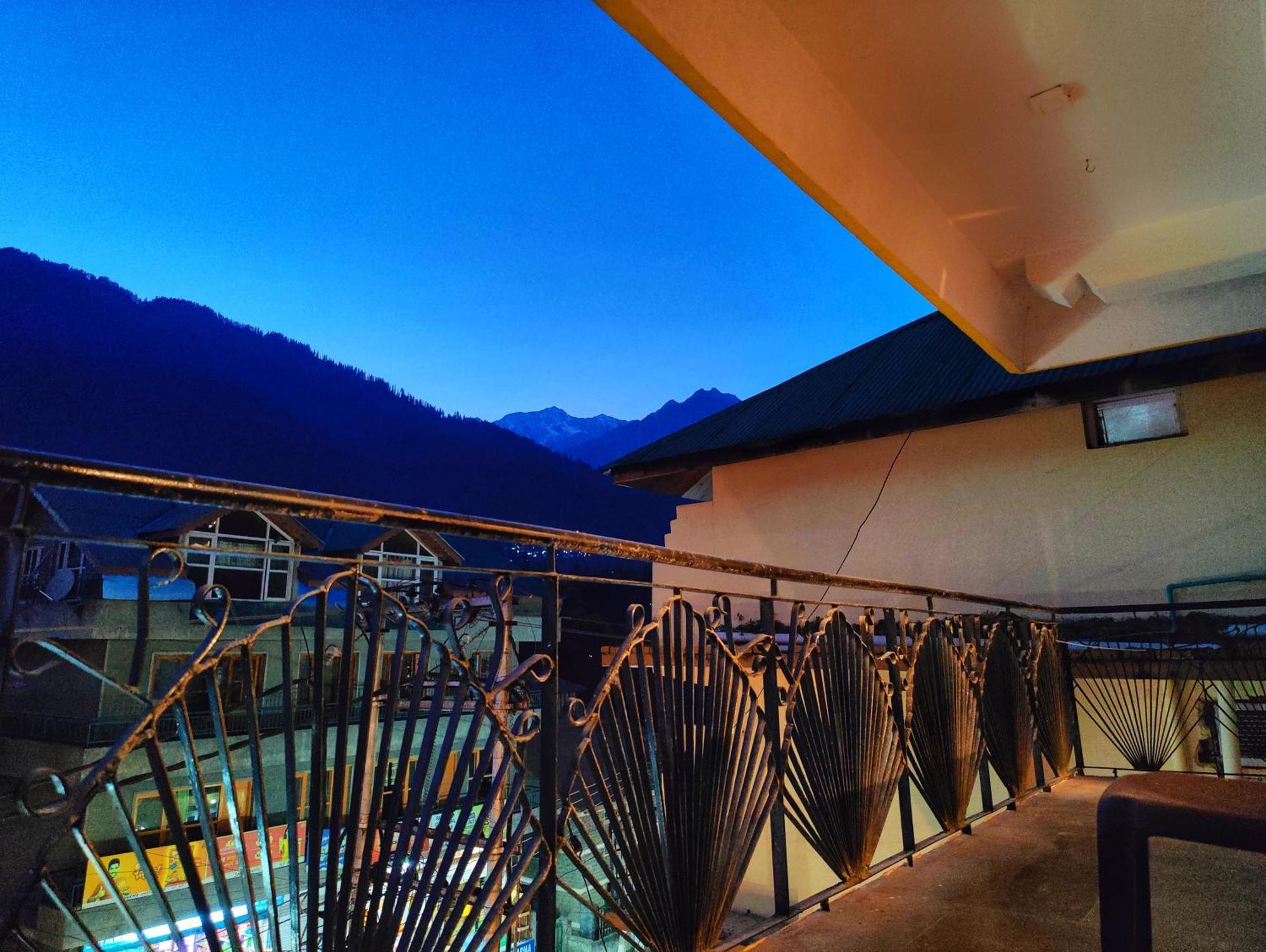 Surya International Hotel Manali Near Mall Road Bagian luar foto