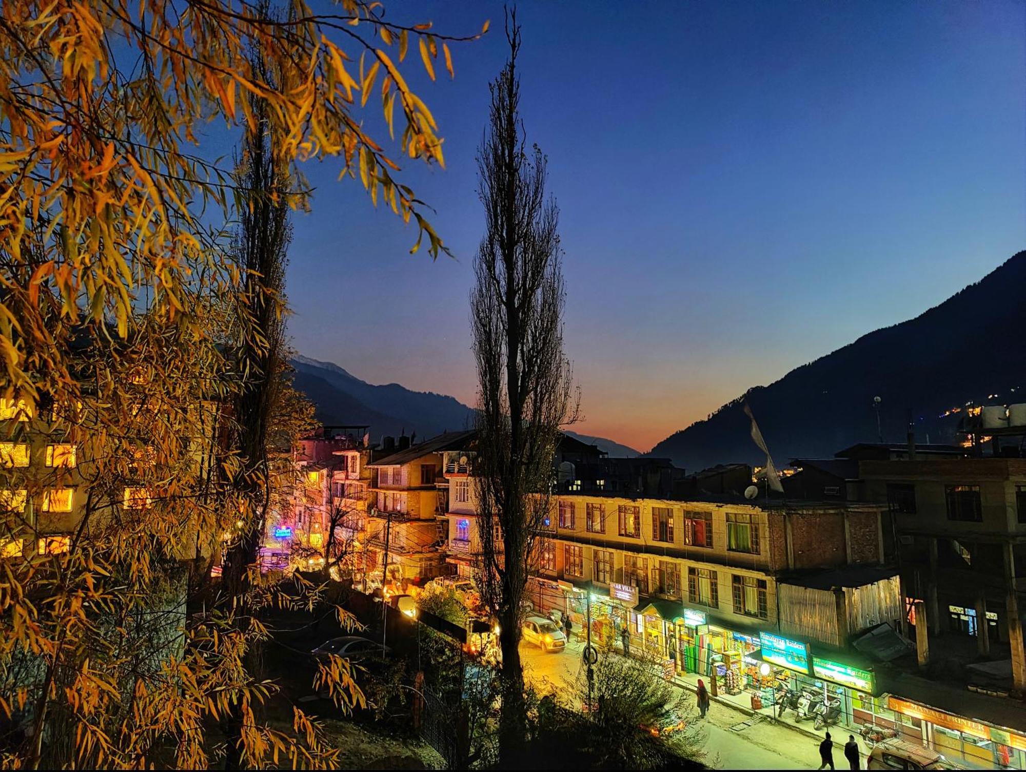 Surya International Hotel Manali Near Mall Road Bagian luar foto