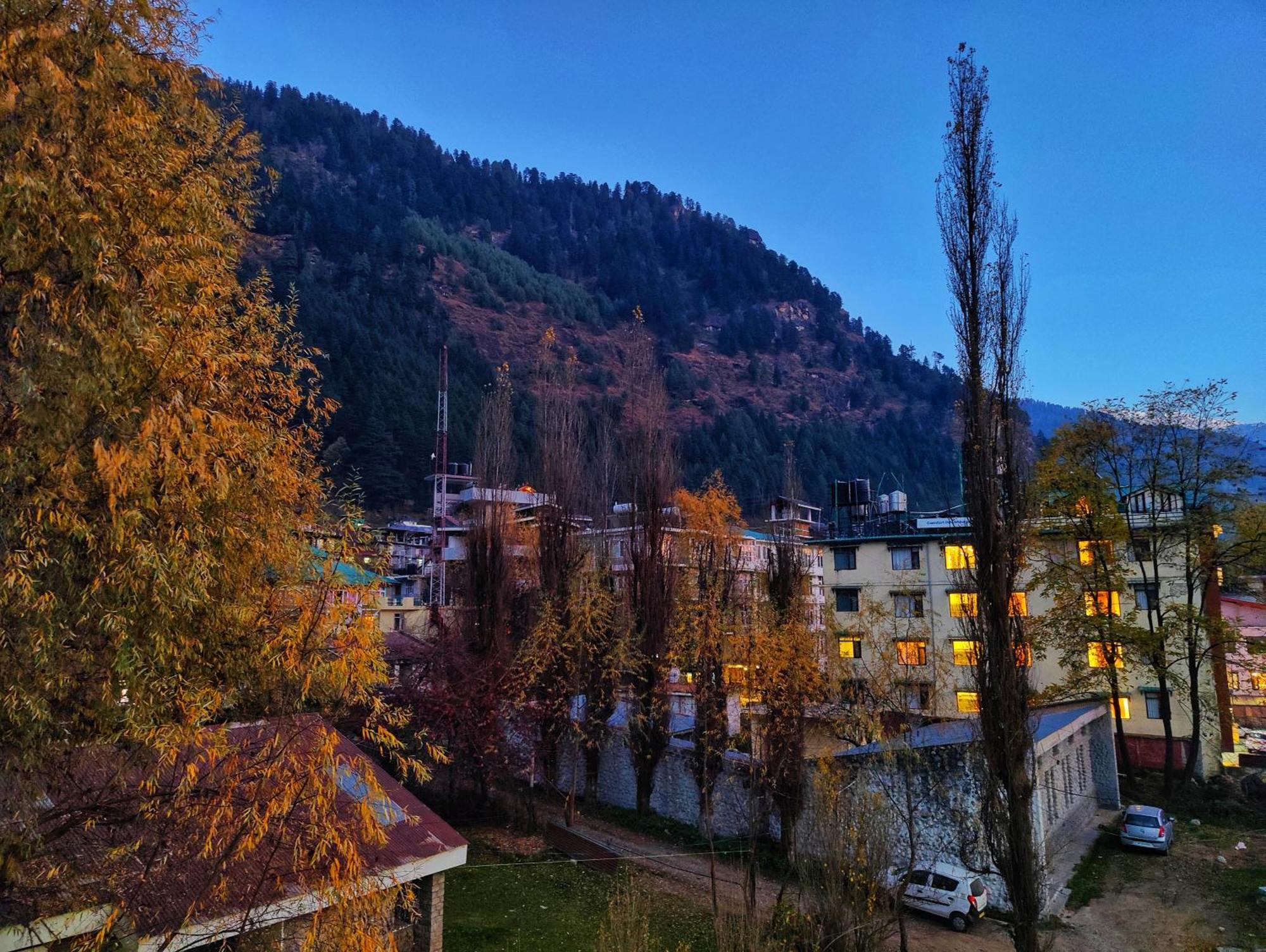 Surya International Hotel Manali Near Mall Road Bagian luar foto