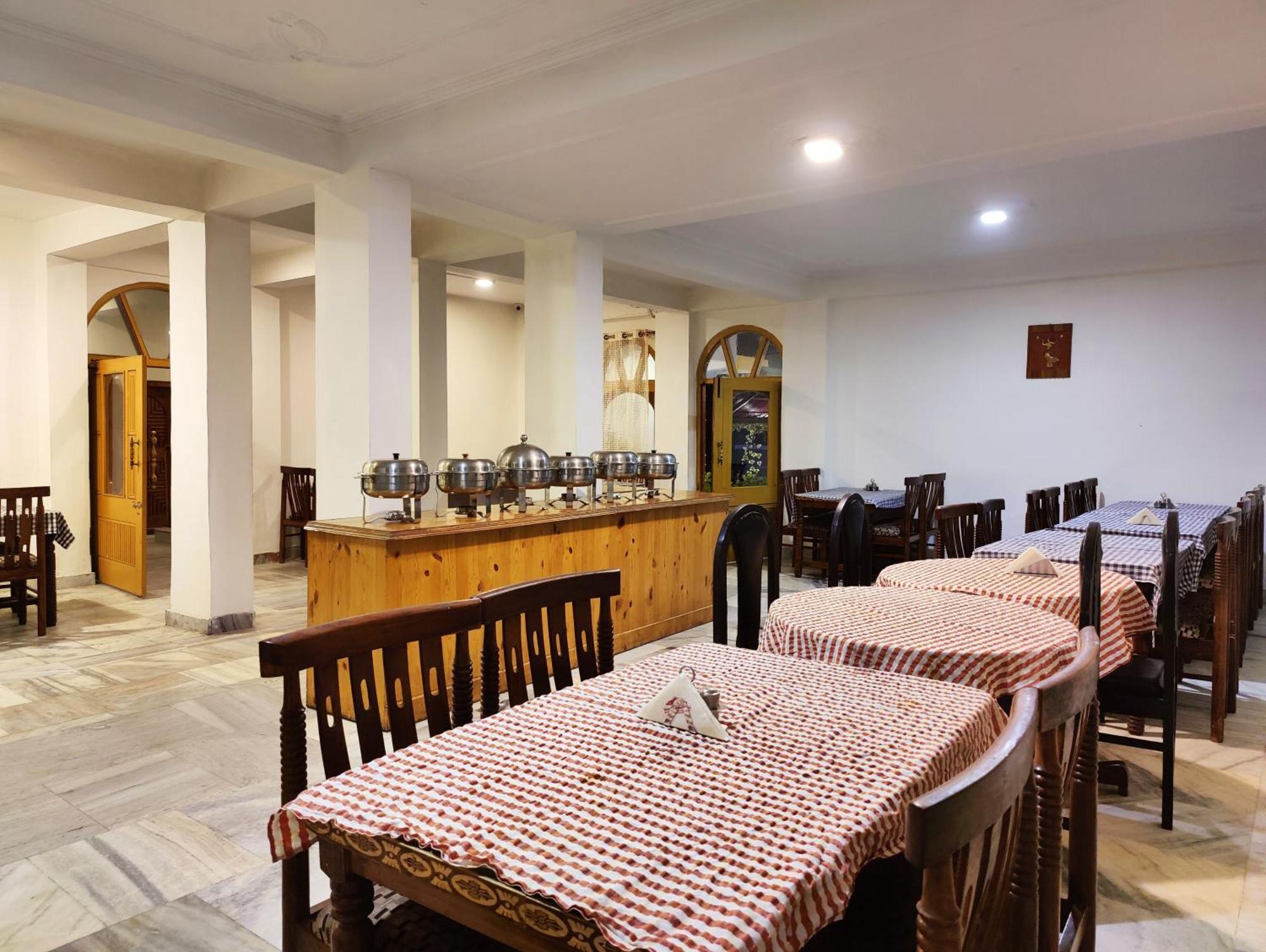 Surya International Hotel Manali Near Mall Road Bagian luar foto