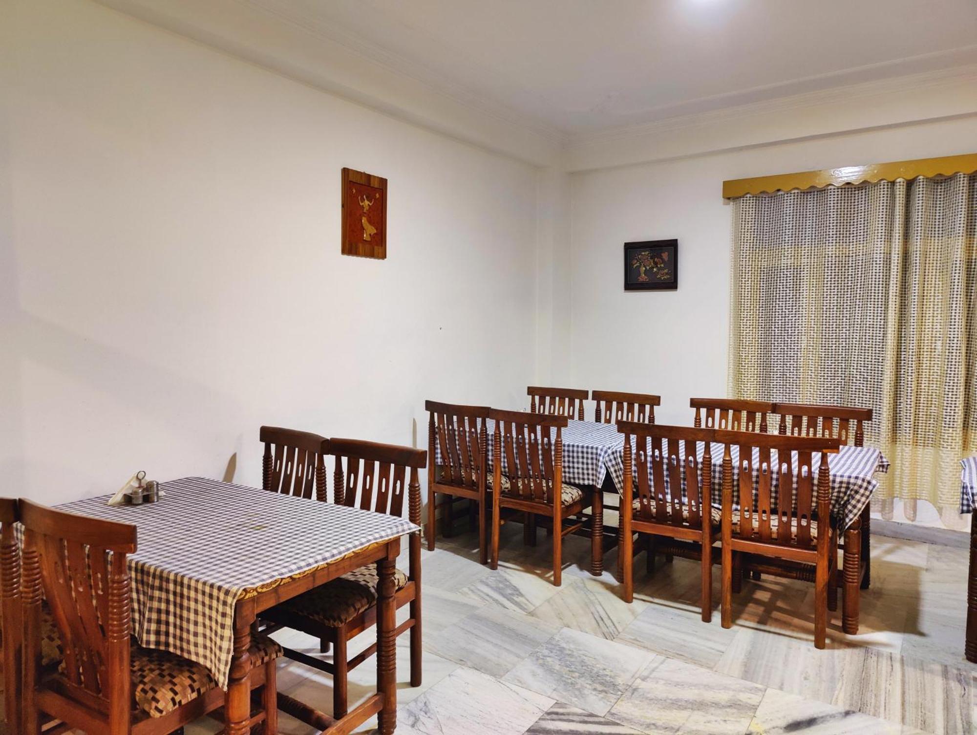 Surya International Hotel Manali Near Mall Road Bagian luar foto