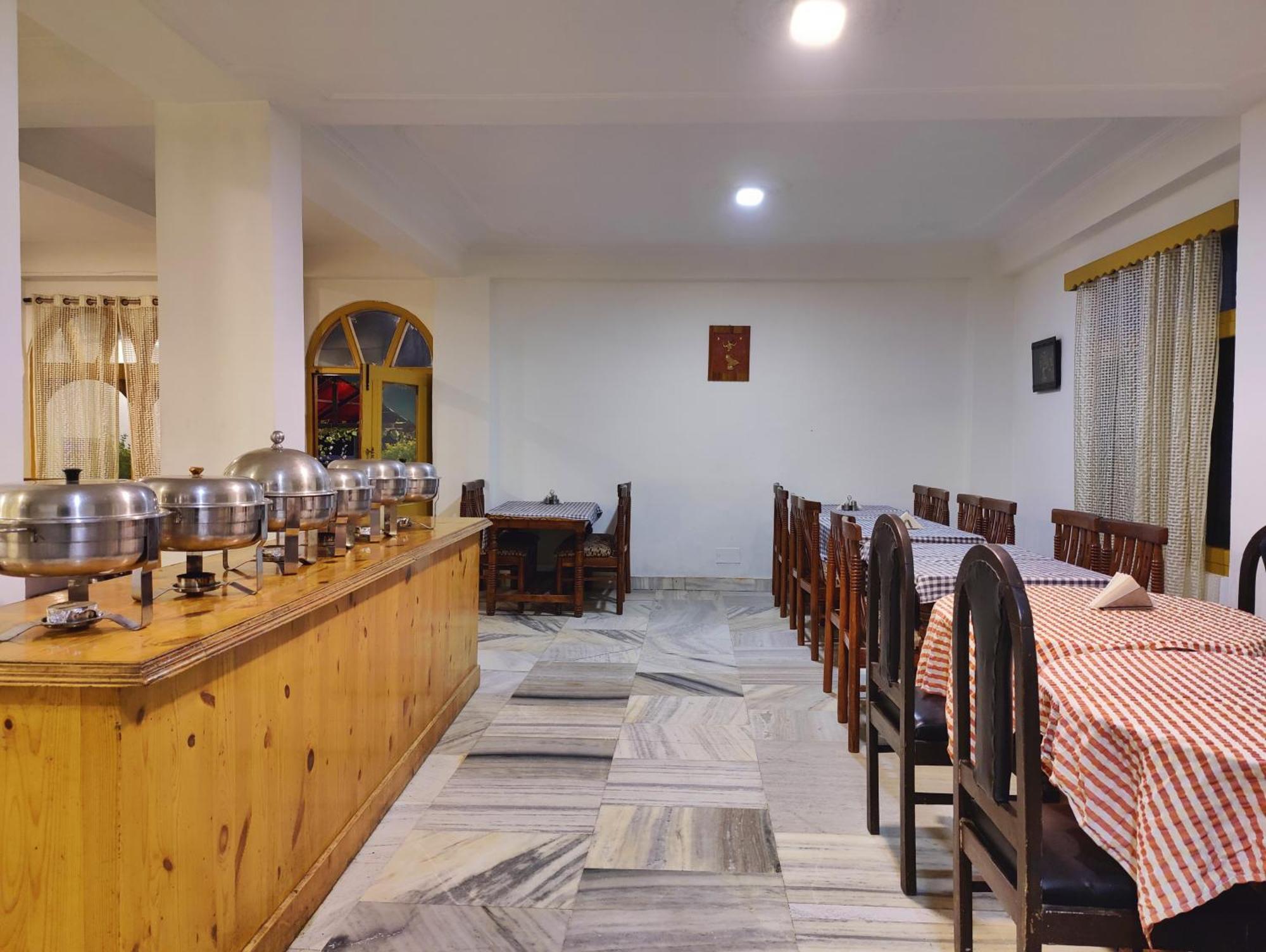 Surya International Hotel Manali Near Mall Road Bagian luar foto