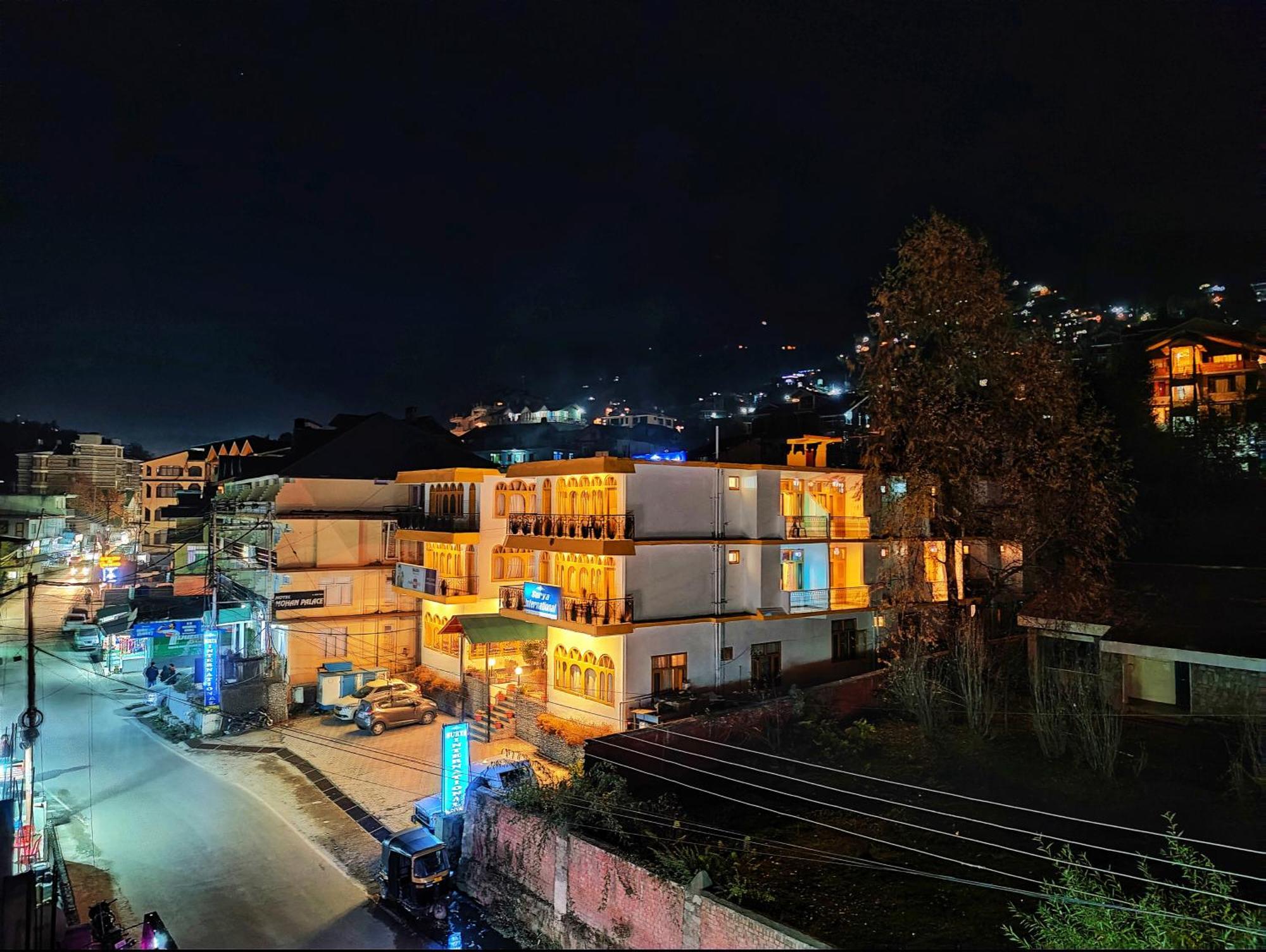 Surya International Hotel Manali Near Mall Road Bagian luar foto