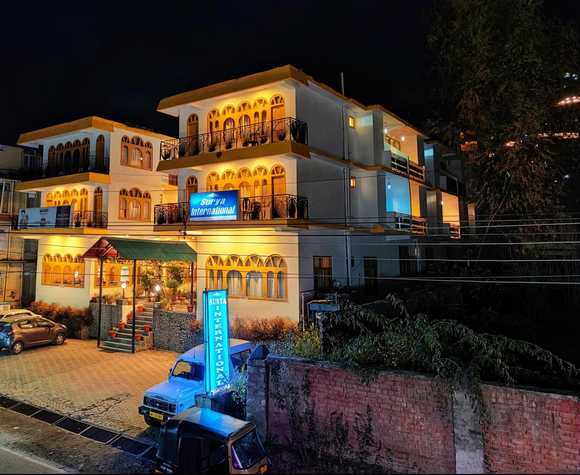 Surya International Hotel Manali Near Mall Road Bagian luar foto